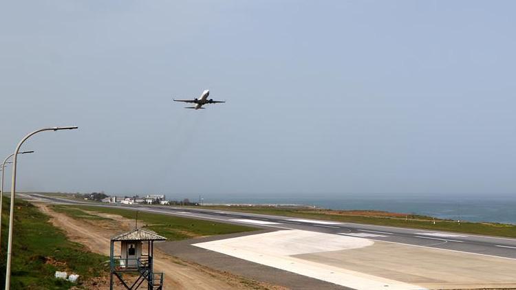 Pist onarımı tamamlanan Trabzon Havalimanı, uçuşlara açıldı