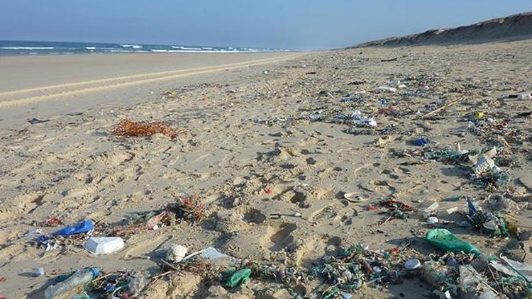 Her yıl okyanusları kirleten çöpler kaç tondur