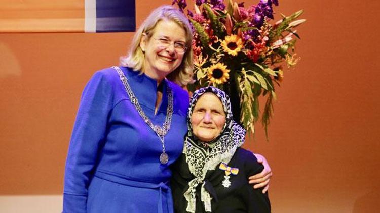 Hollanda’da 82 yaşındaki Türk’e kraliyet nişanı verildi