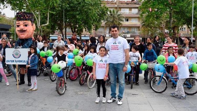 İlkokullu miniklerden sağlık için bisiklet turu