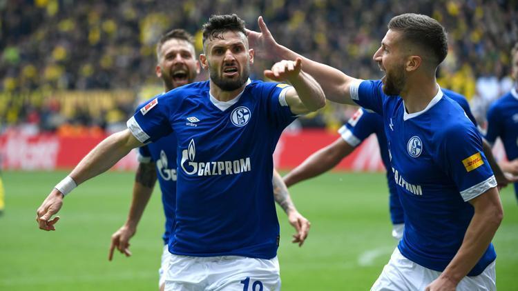 Ruhr derbisinde Schalke 04, Dortmundu dağıttı