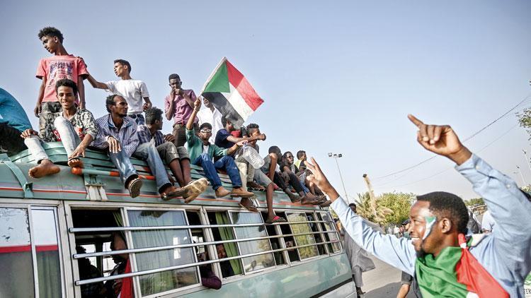 Sudan’da Sisi’ye protesto