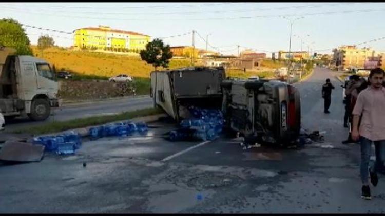 Çatalcada freni patlayan kamyon otomobili altına aldı: 4 yaralı