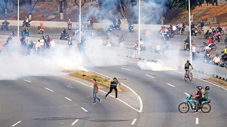 Maduro’ya darbe girişimi... ABD’den Venezuelalı isyancılara tam destek