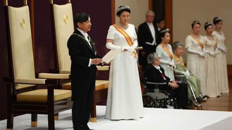 Yeni Japon imparatoru Naruhito, törenle görevi devraldı