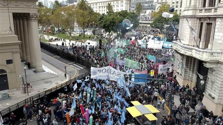 Arjantinde halk sokaklarda: 39 gözaltı