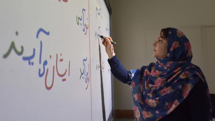 Van esnafı, İranlı turistler için Farsça öğreniyor