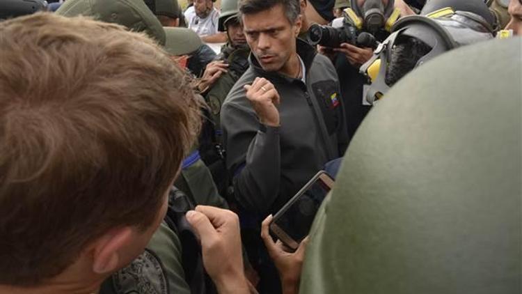 Venezuelada muhalif lider Lopez İspanya Büyükelçiliğine sığındı