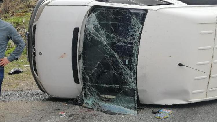 Geziye giden öğrencileri taşıyan minibüs devrildi: 17 yaralı