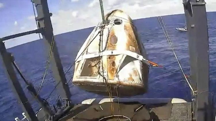 SpaceXin personel taşıyıcı mekiği yer testinde alev aldı