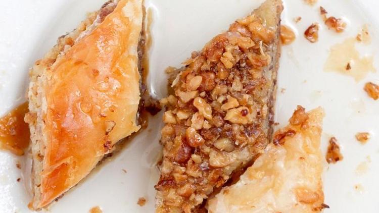 Ev Yapımı Pratik Cevizli Baklava