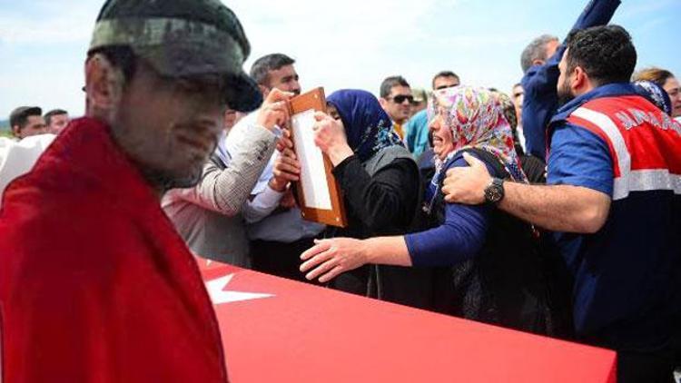 Şehit Sözleşmeli Onbaşı Mehmet Erdoğan Adanada toprağa verildi