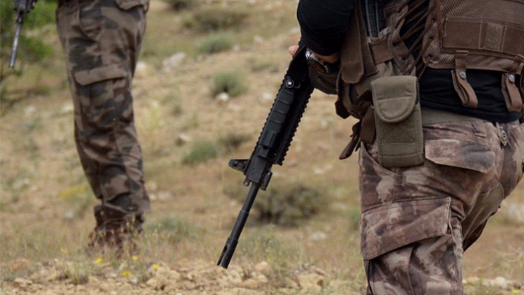 Şırnakta PKKlı teröristlerle çatışma: 2 asker yaralı