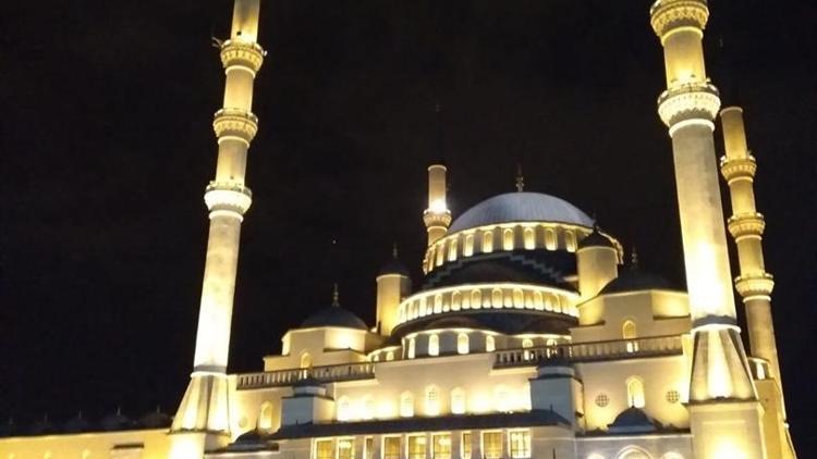 Başkentte ramazanın ilk teravih namazı kılındı