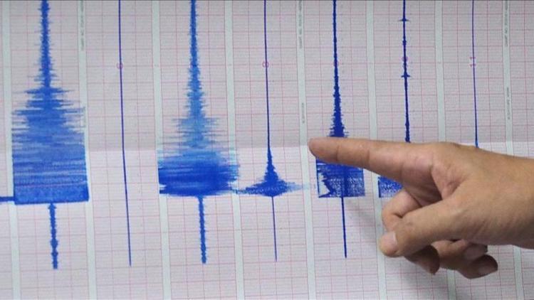 Son dakika Endonezyada 7,3 büyüklüğünde deprem