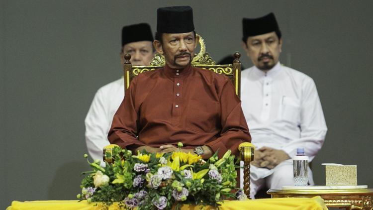 Brunei Sultanlığında eşcinsellerle ilgili kanun ertelendi