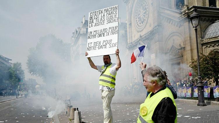 Sarı yelekliler Paris turizmini vurdu