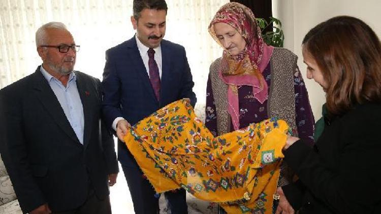 Başkan Eroğlu, şehit annelerini unutmadı