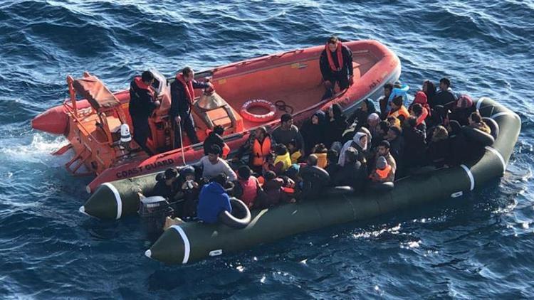 Kuşadası ve Didim açıklarında 145 kaçak göçmen yakalandı