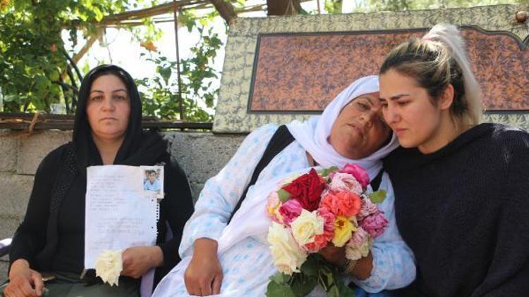 Terör saldırısında ölen arkadaşlarının annesini yalnız bırakmadılar