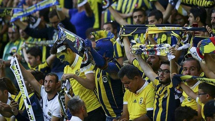 Fenerbahçeden pankart açıklaması: Kulübümüz siyasete bulaştırılmasın