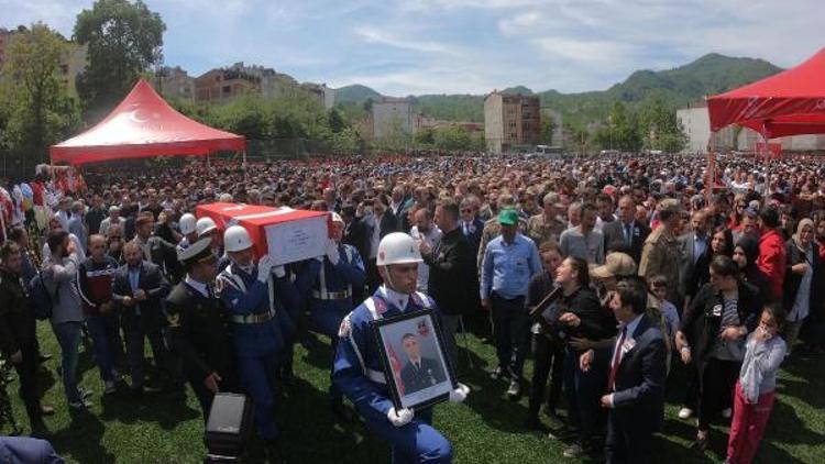 Şehit Uzman Çavuş Volkan Demirciyi 10 bin kişi uğurladı