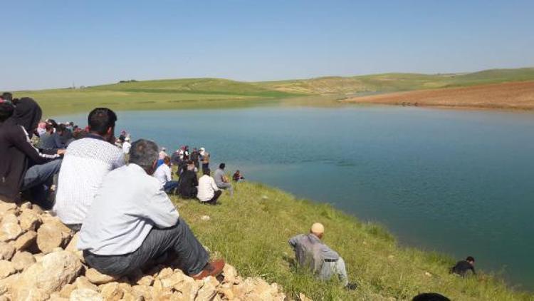 Yüzme bilmeyen genç, girdiği baraj gölünde boğuldu