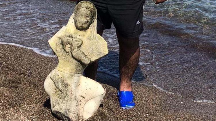 Muğlada denizde kadın heykeli bulundu
