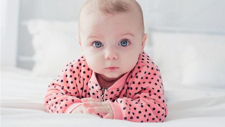 Bebekler ne zaman görmeye başlar Görme duyusu ne zaman gelişiyor