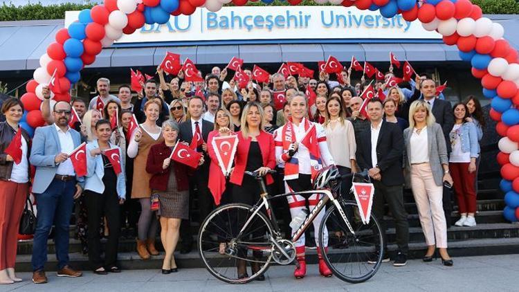 Merve öğretmen bayrağı Samsun’a taşıyacak