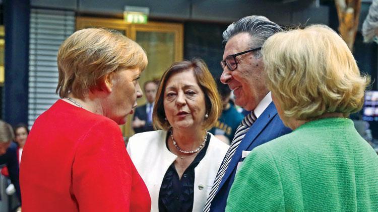 Merkel: Irkçılığa karşı beraber durmalıyız