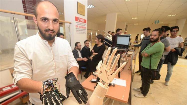 Suriyeli öğrenciler robotik el yaptı