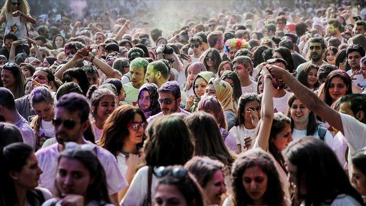 Genç nüfusun Türkiye nüfusuna oranı yüzde 15,8 oldu