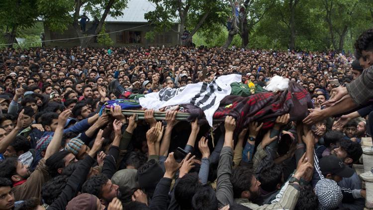 Cammu Keşmirde inek kaçakçılığı yaptığı iddia edilen Müslüman öldürüldü