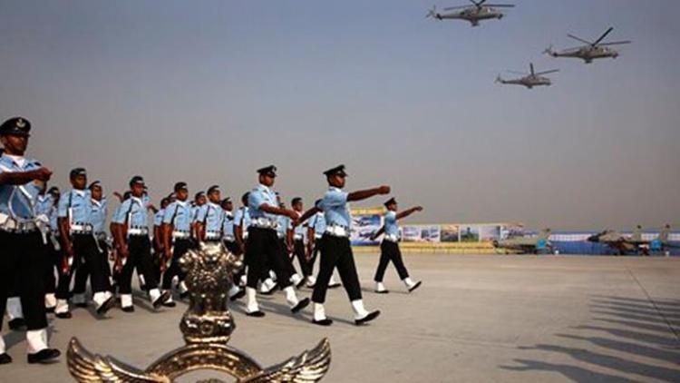 Hindistan, Afganistana 2 helikopter hibe etti