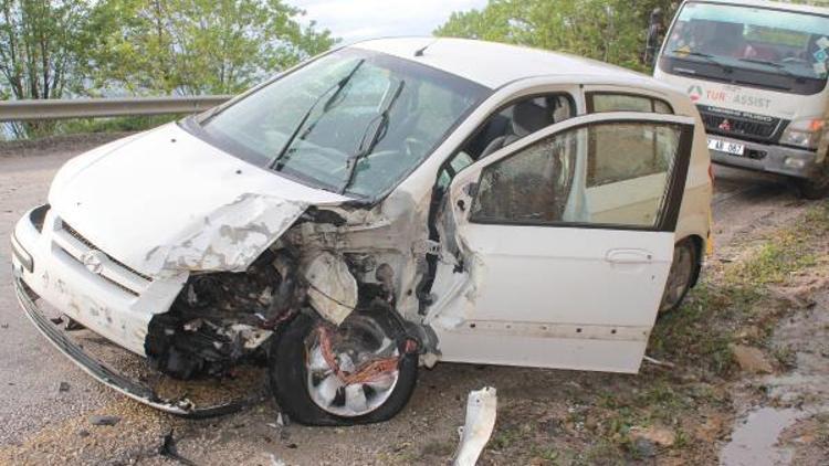 Kastamonuda TIR ile otomobil çarpıştı: 1 ölü, 1 yaralı