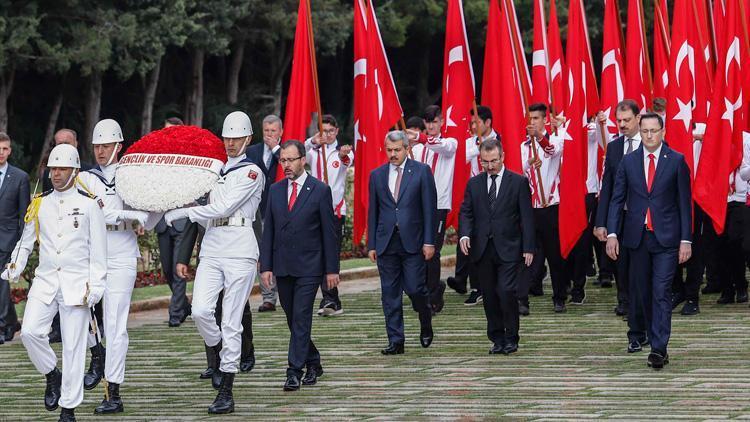 Bakan Kasapoğlu, gençlerle Anıtkabir’de