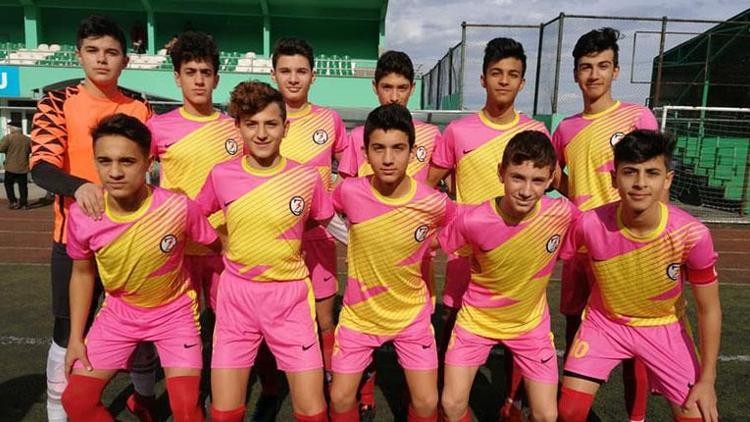 Zonguldaklı gençler gol yemeden şampiyon oldu