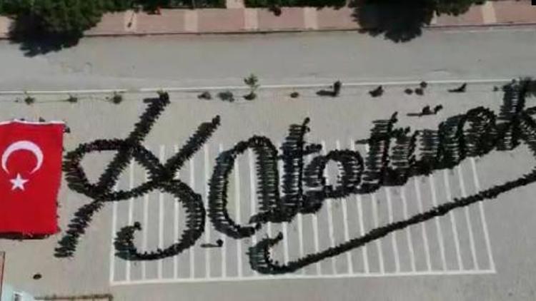 Liseliler, bedenleriyle Atatürkün imzasını oluşturdu