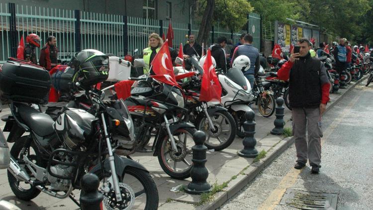 Motosikletli kuryelerin bayram korteji