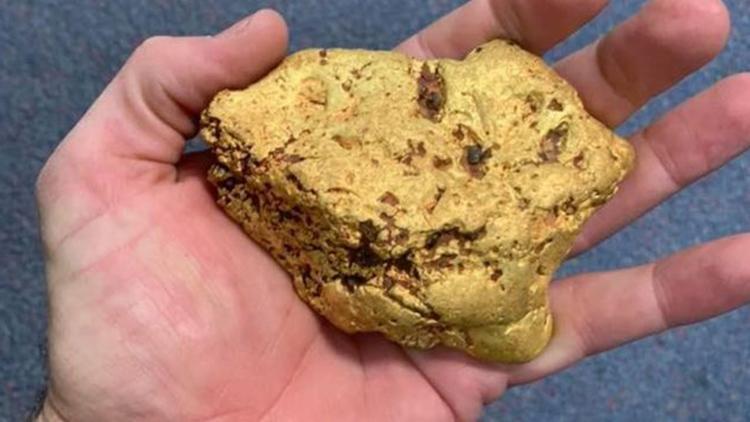 Metal dedektörle 420 bin TLlik altın keseği buldu