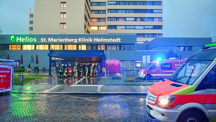 Almanya’da yoğun yağış nedeniyle hastanenin tavanı çöktü