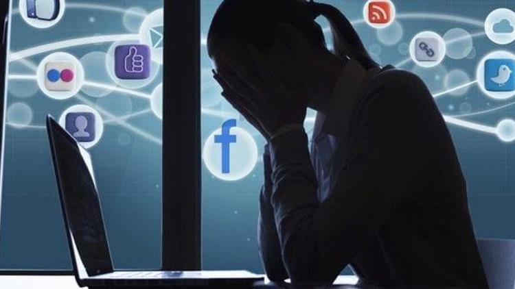 Çalışanlar sosyal medya paylaşımlarını patronlarından gizliyor