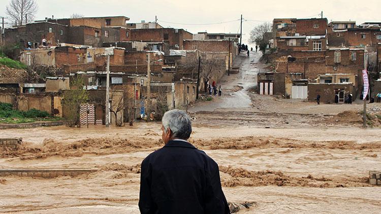İranda şiddetli yağış ve yıldırım 22 can aldı