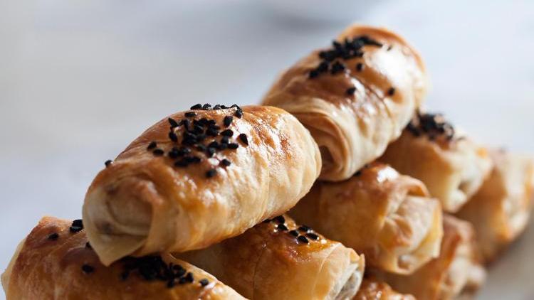 Baklavalık yufkadan peynirli börek tarifi