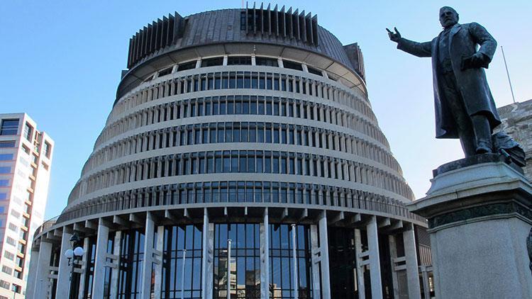 Yeni Zelanda parlamentosunda seri tecavüzcü iddiaları için soruşturma istendi