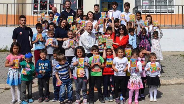 Üniversite öğrencilerinden köy okullarına kitap bağışı