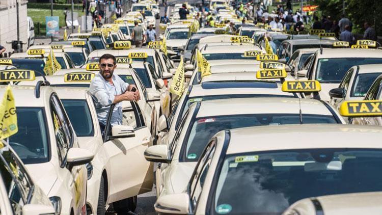 Almanya’da UBER isyanı: Frankfurt’u kilitleyip bakanı protesto ettiler