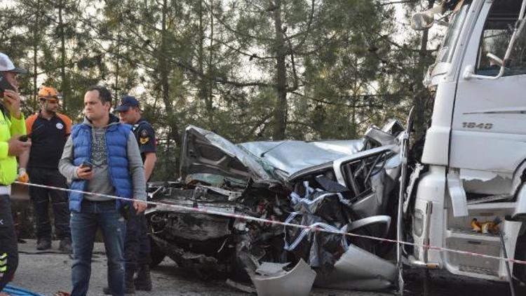 TIRı sollayan otomobil, karşı yönden gelen TIR ile çarpıştı: 1 ölü