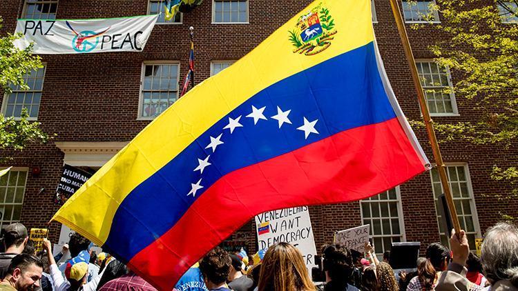 Venezuelada muhalif Guaido hükümetle müzakere ettiğini açıkladı